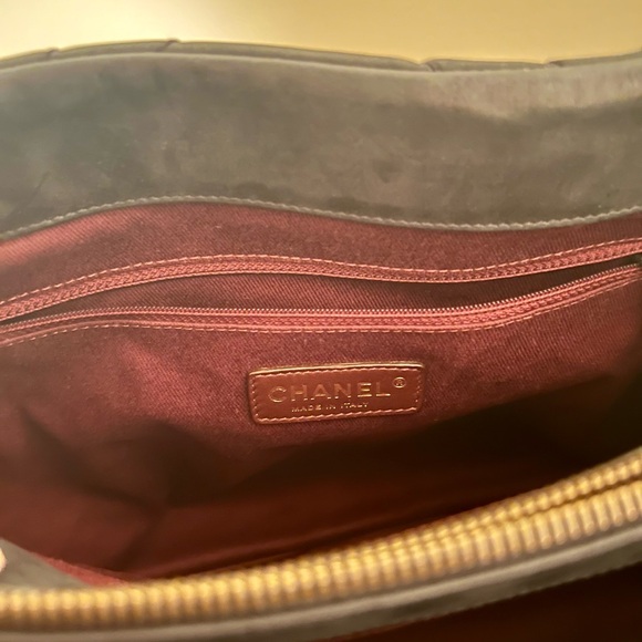 Chanel Tote Surpique CC Charm Large Chevron Iridescent Black - Picture 6 of 13